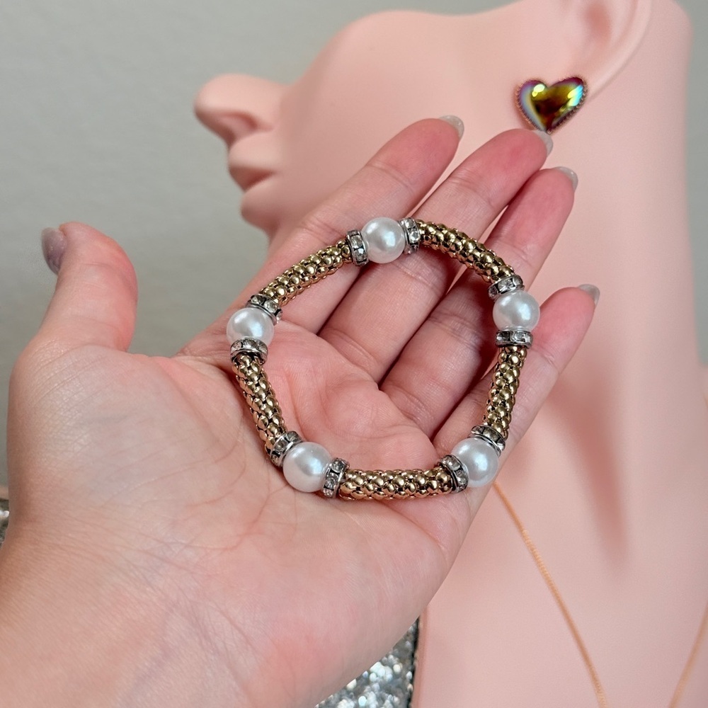 ⚜️ Gold and Silver Beaded Bracelet - Picture 4 of 7